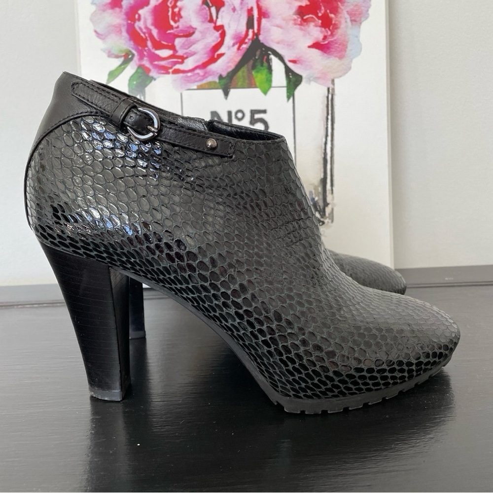 Aquatalia Snakeskin Ankle Booties Sz 7.5